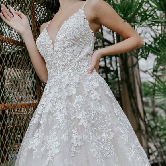 Essense of Australia A-Line Sparkling Lace Wedding Dress - Picture 4 of 10